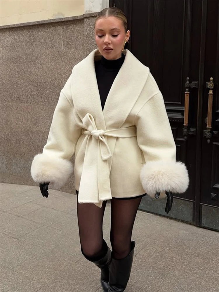 Manteau portefeuille en laine avec poignets en fourrure de renard
