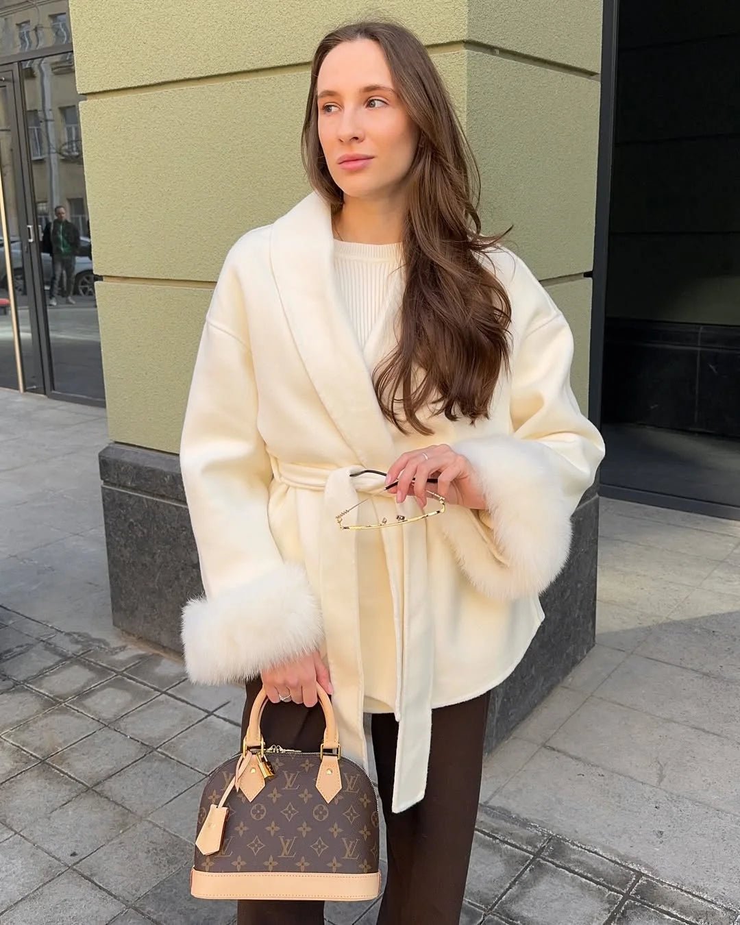 Manteau portefeuille en laine avec poignets en fourrure de renard