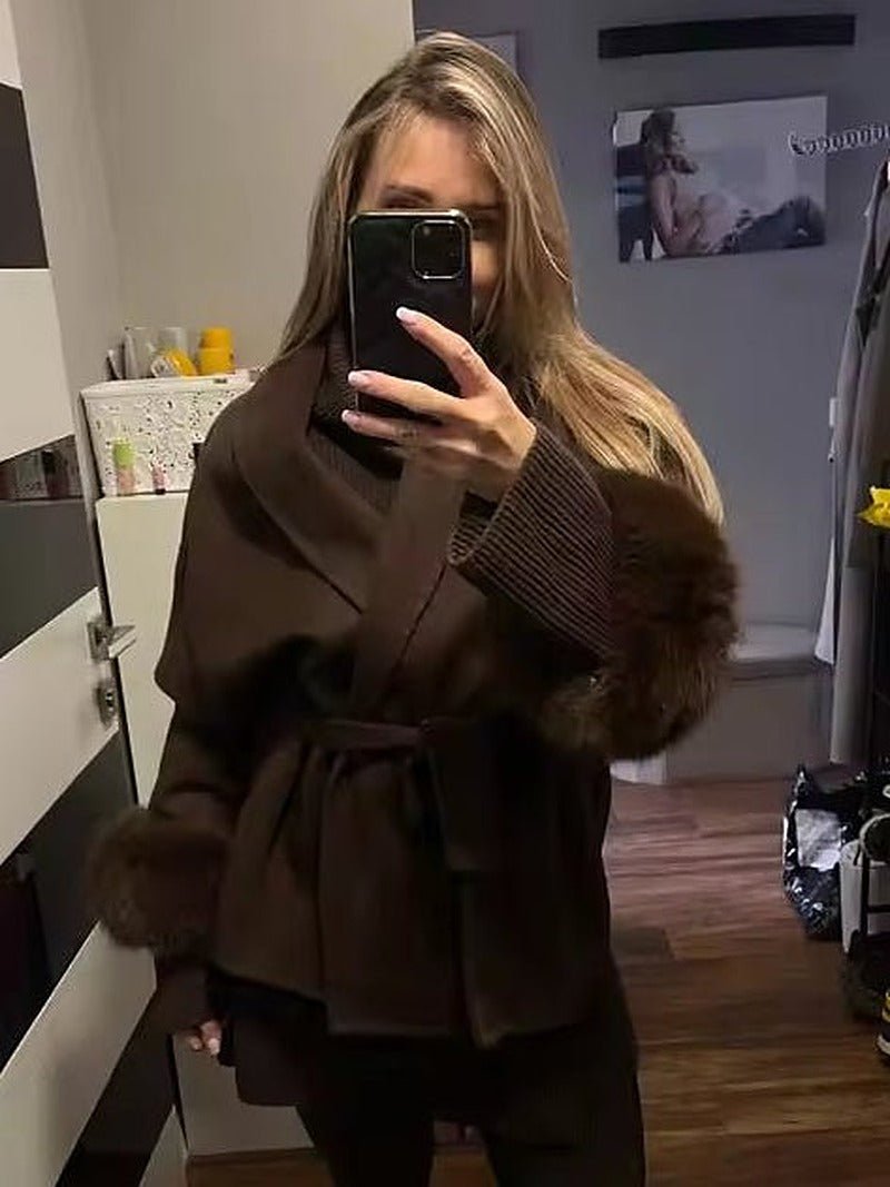 Manteau portefeuille en laine avec poignets en fourrure de renard