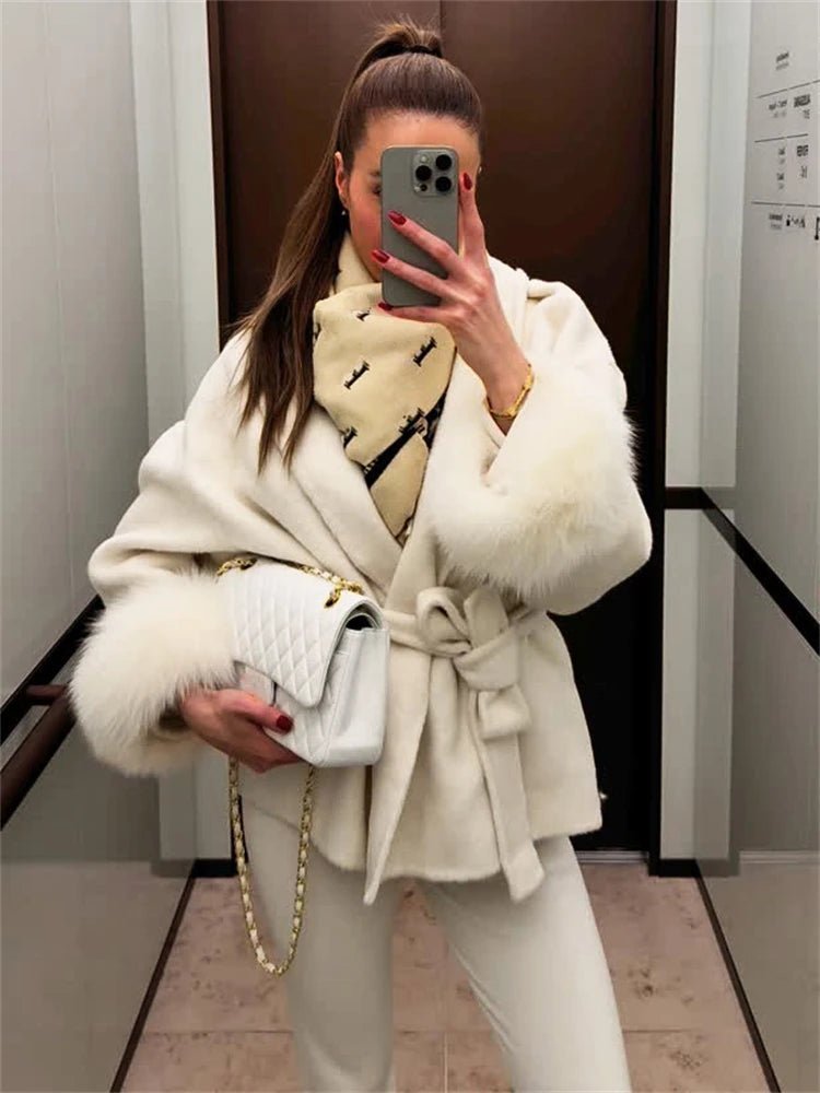 Manteau portefeuille en laine avec poignets en fourrure de renard