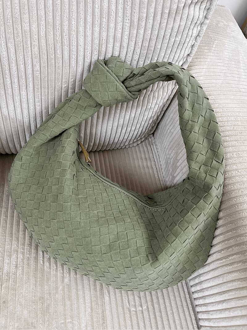 Medelstor flätad mockaväska