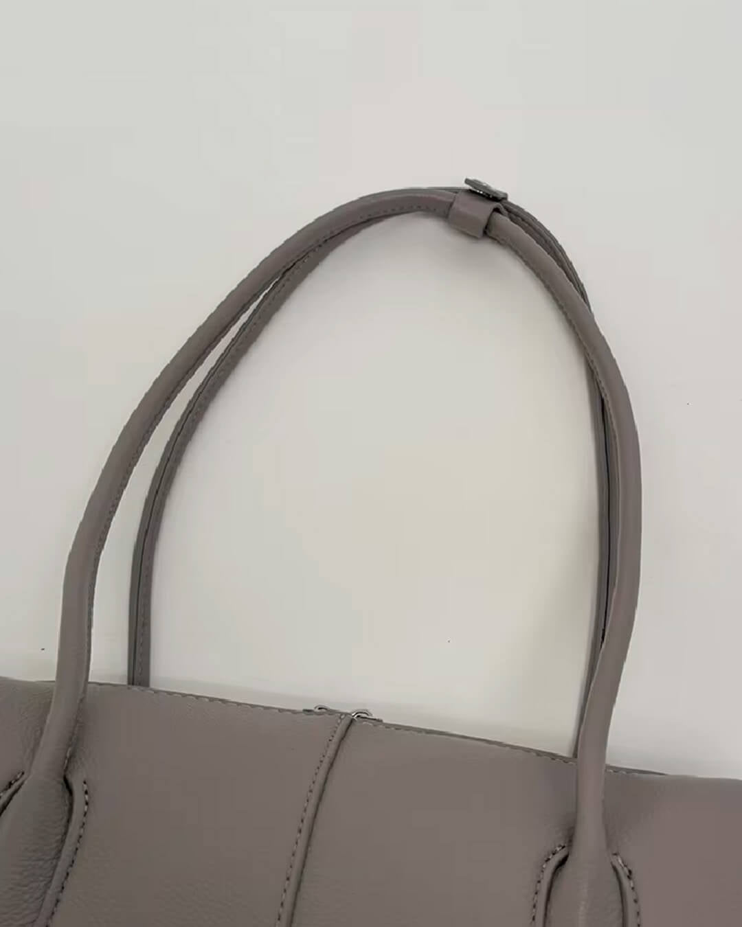 Mira Cylinder Shoulder Bag in taupe grey – styled look