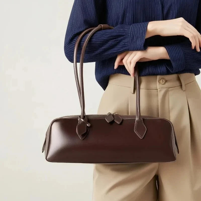 Nellie Vintage Baguette Bag in brown – styled look
